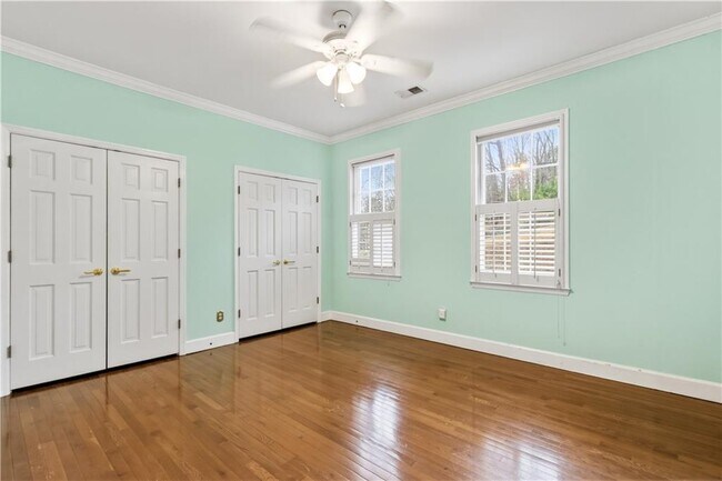 Building Photo - 430 W Wesley Rd NW