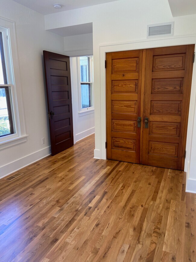 Building Photo - 237 Stuart Ave