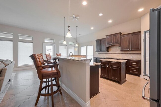 Building Photo - 2722 Park Oak Ct