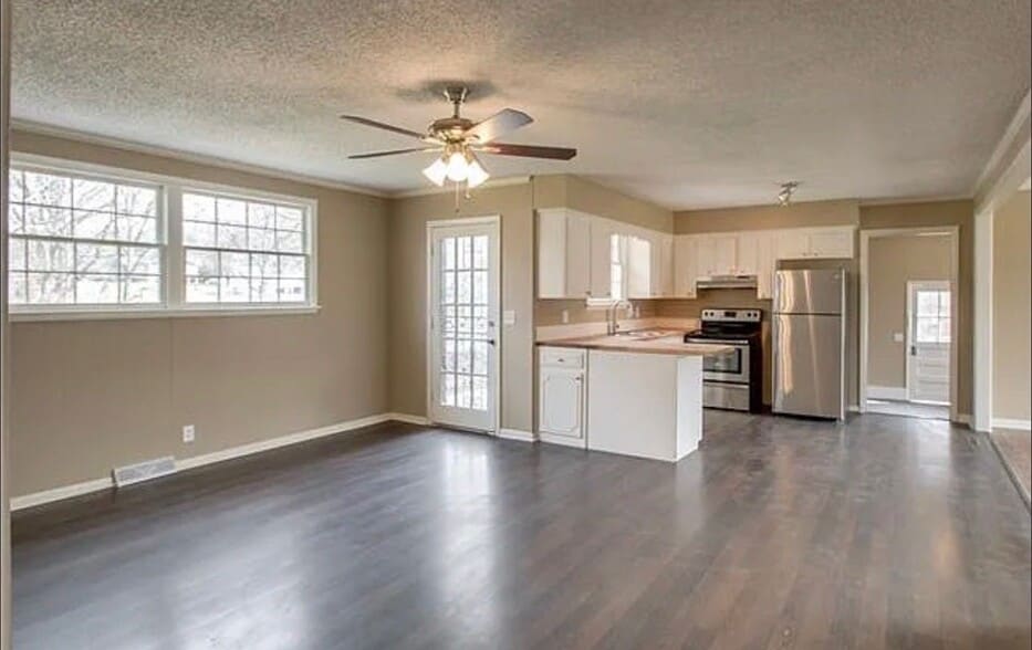 Building Photo - 147 Oak Park Dr