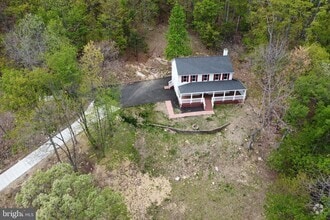 Building Photo - 2112 Gore Dr
