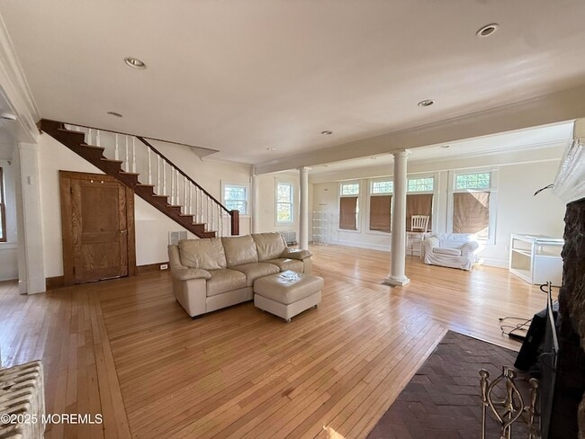 Primary Photo - 210 N Lincoln Ave