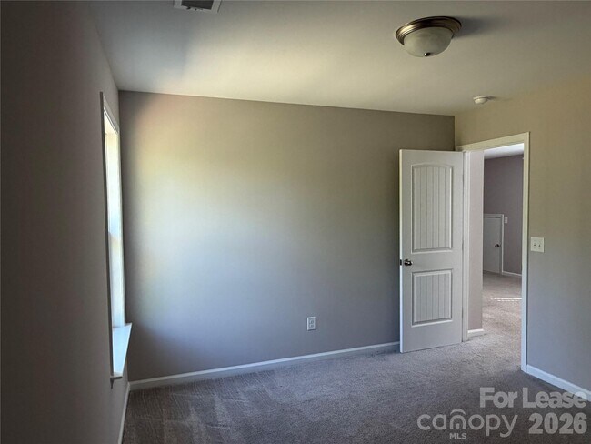 Building Photo - 408 S Elm St