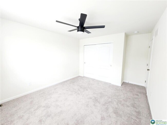 Building Photo - 422 Gray Feather Way