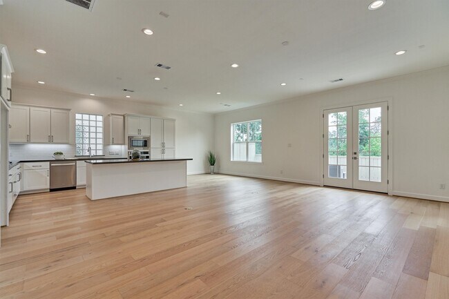 Building Photo - 2037 Carlson Creek Dr