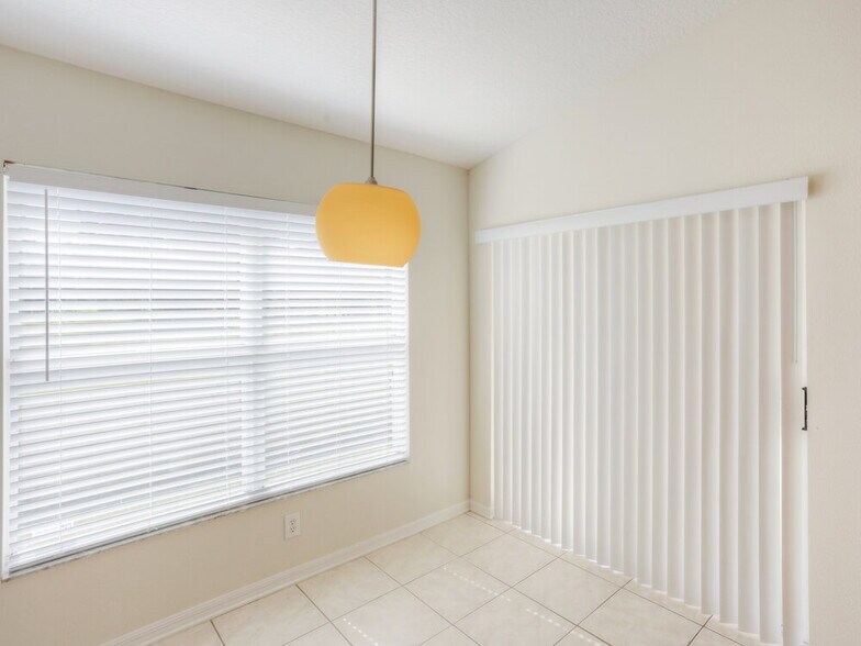 Building Photo - 24622 Volterra Ct