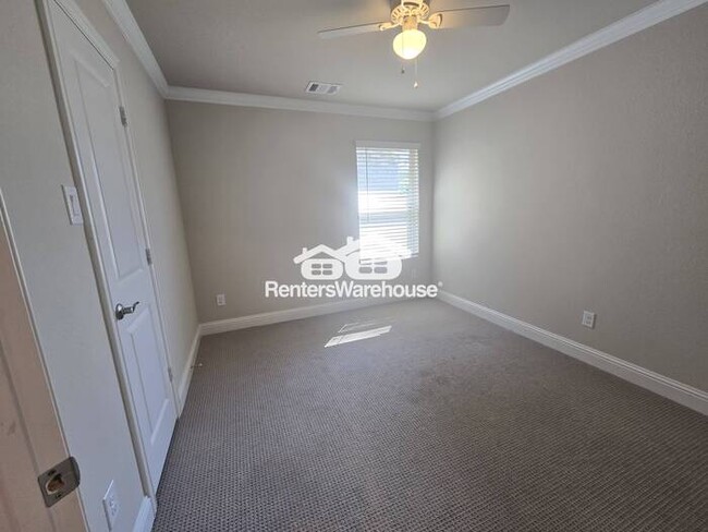 Building Photo - FOR RENT - MOVE IN READY - 4BEDS 2BATHS - ...