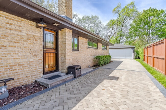 Building Photo - 715 Lamon Ave