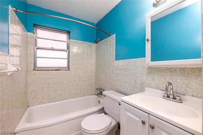Building Photo - 15500 Benhoff Dr