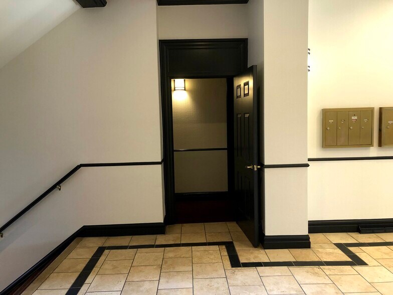 Building Photo - 4496 Maryland Ave