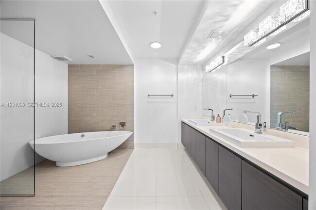 Building Photo - 300 Sunny Isles Blvd