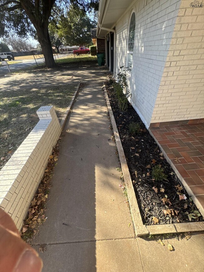 Building Photo - 1207 Danberry St