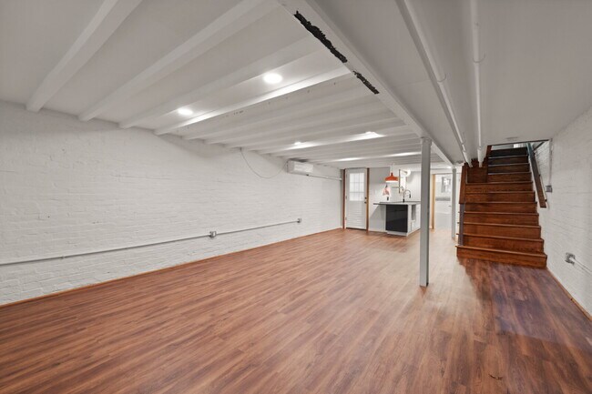 Building Photo - 445 Newton Pl NW