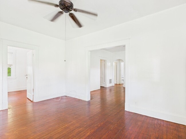Building Photo - 2404 Yorktown Ave