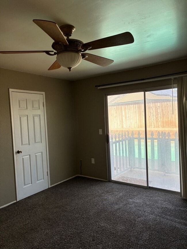 Building Photo - 3 Bedroom 2 Bath with Pool