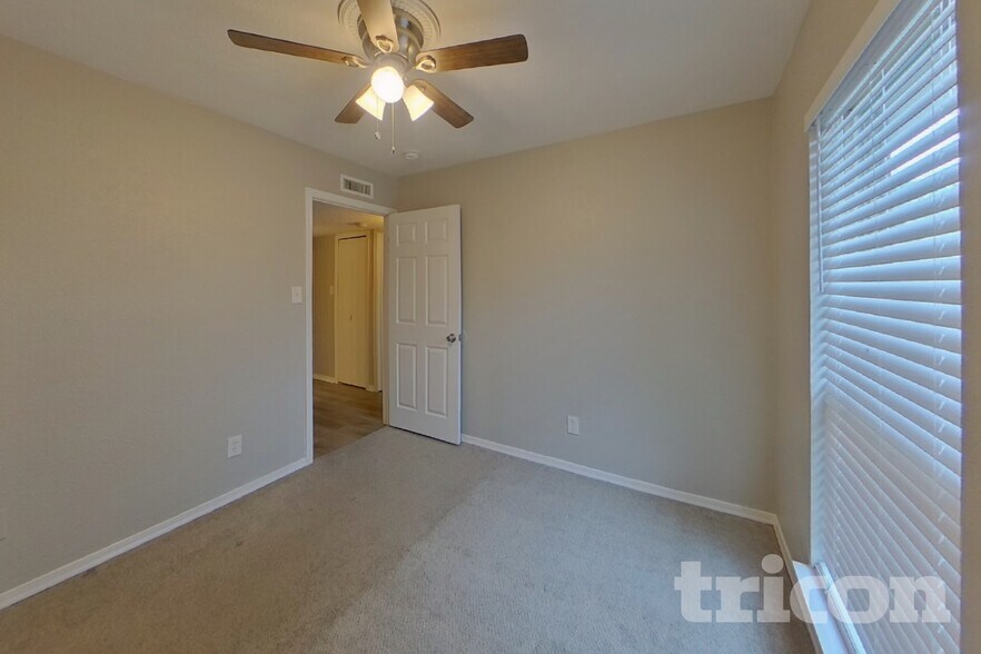 Building Photo - 7309 Hedge Dr