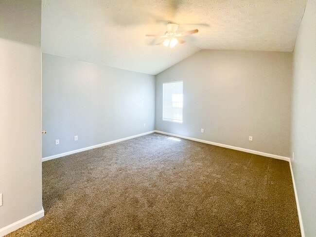 Building Photo - 4740 Kelvington Dr