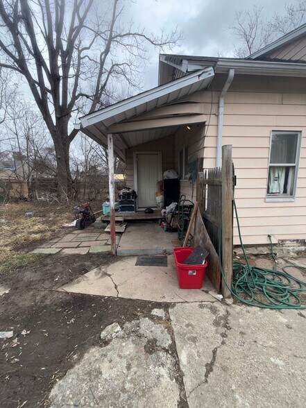 Building Photo - 1218 Pinehurst Ave