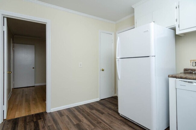 Building Photo - 626 S Kerr Ave