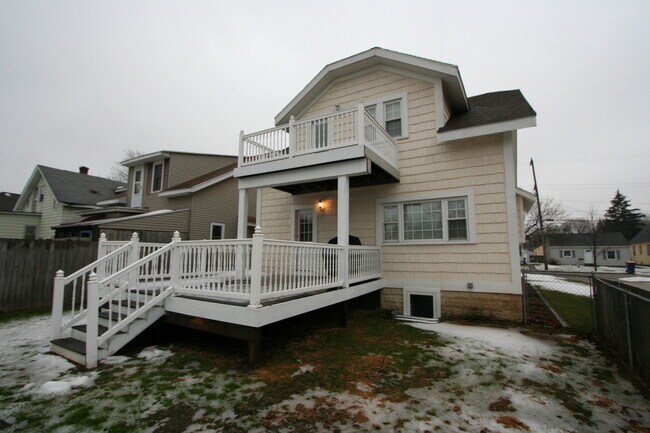 Building Photo - 233 Garfield Ave SW