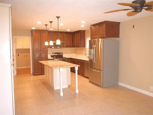 Building Photo - 3951 Hillsborough Rd