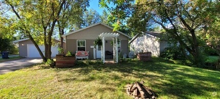 Building Photo - 3 Bedroom Single Floor House