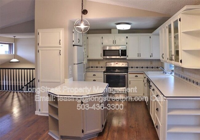 Building Photo - 1692 SW Reed Pl