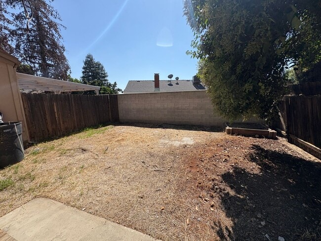 Building Photo - 3 Bedroom Home located in Westgate Neighbo...