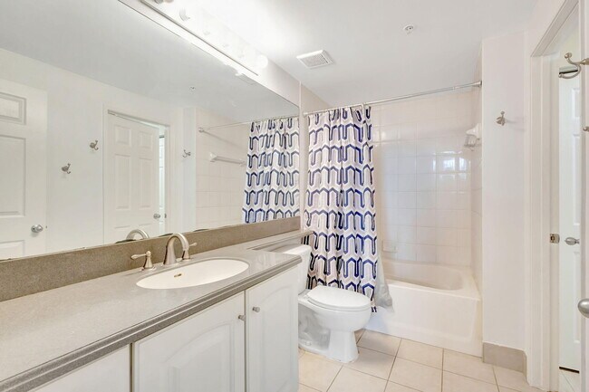 Building Photo - 780 S Sapodilla Ave