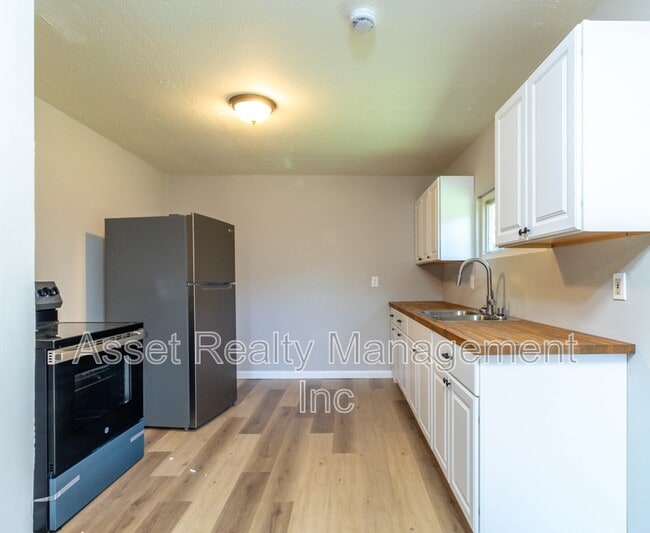 Building Photo - 221 Pattie Gap Rd