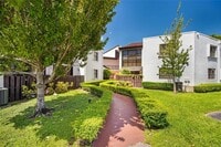 Building Photo - 9417 Fontainebleau Blvd