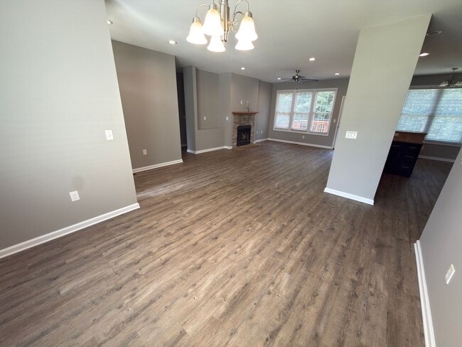 Building Photo - Beautiful Three Bedroom, Two and a half Bath home available in River Wood of Fairlawn