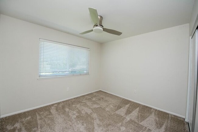 Building Photo - Huntington Beach Townhouse