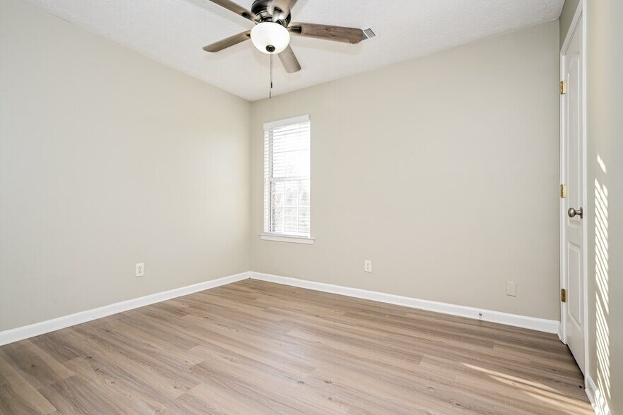 Building Photo - 5055 Towne Park Dr