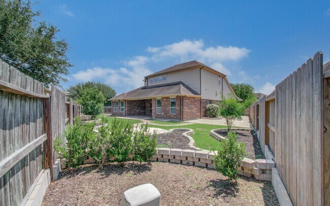 Building Photo - 28666 Pleasant Forest Dr