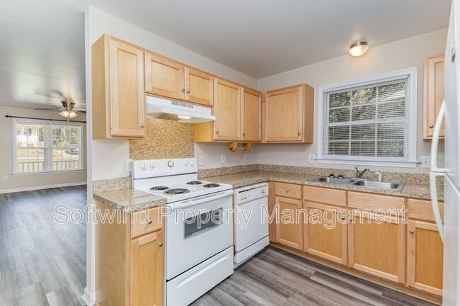 Building Photo - 1519 Elmwood Ave
