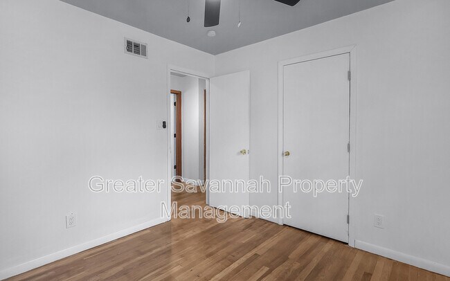 Building Photo - 1401 E 33rd St