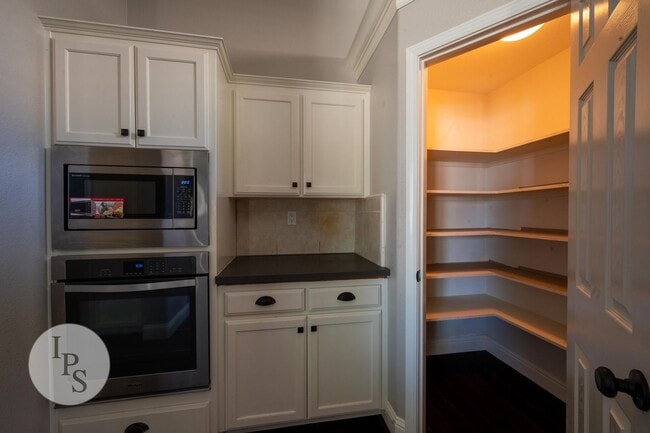 Building Photo - Charming 4BR/2BA Home in the Heart of Clovis Unified!