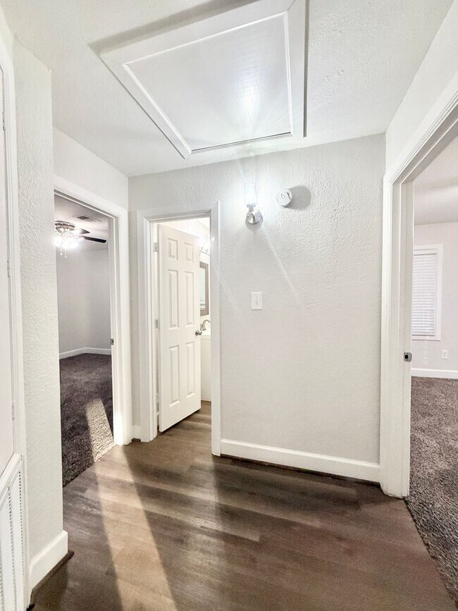 Building Photo - Stunning & Spacious 4/2 Home in Lake Jackson!