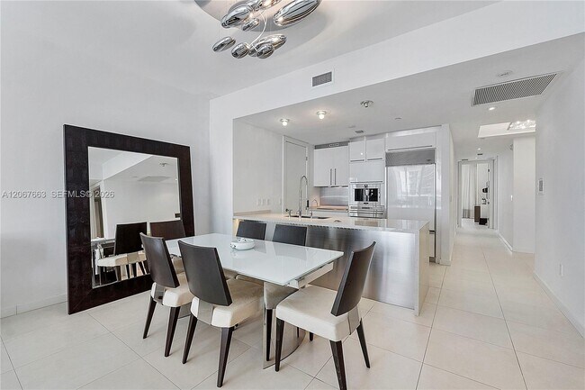 Building Photo - 15811 Collins Ave