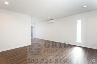 Building Photo - GPM392 - NE Everett St (T1)