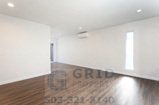 Primary Photo - GPM392 - NE Everett St (T1)