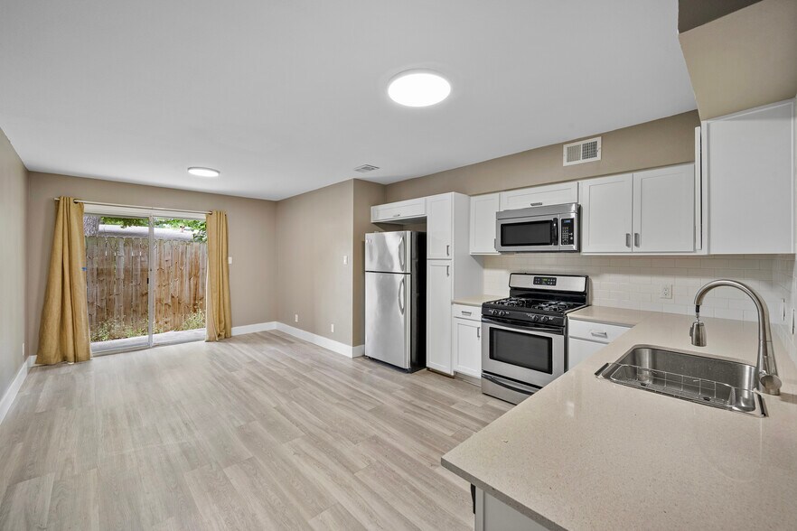 Kitchen - 2303 East Side Dr