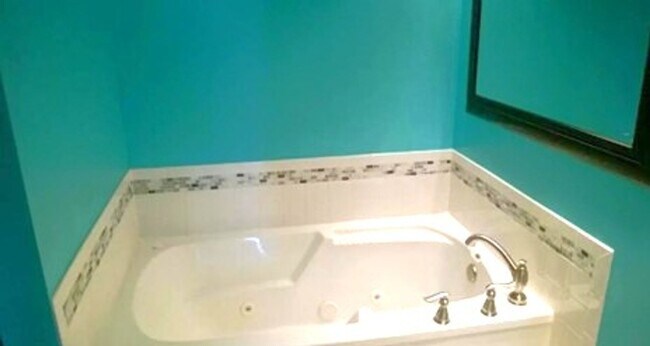 Building Photo - 2 bedroom/2 bathroom- Westgate at Williamsburg