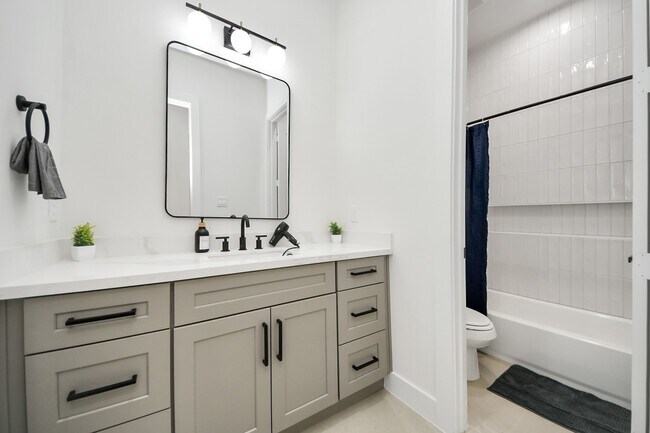 Building Photo - 3907 Maggie St