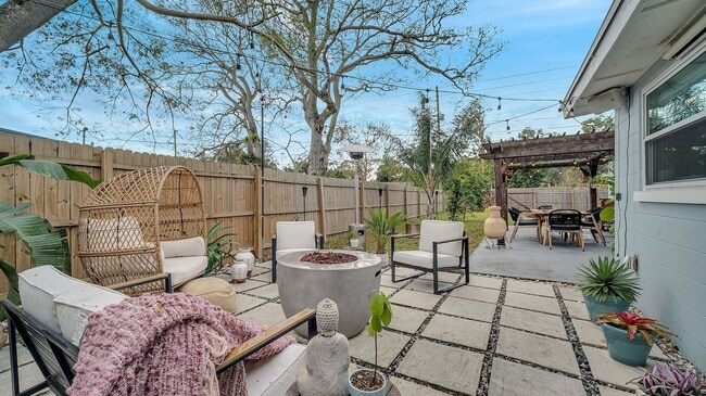 Building Photo - Cozy Remodeled 3/2 in North Orlando! Available February 2026!