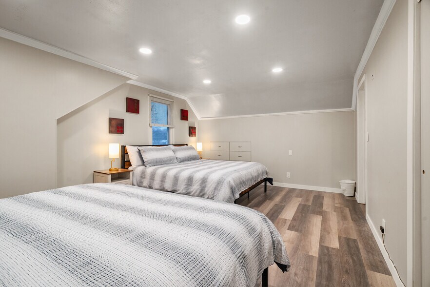 Building Photo - 1077 Liberty St