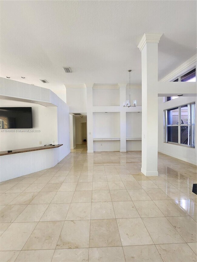 Building Photo - 620 Laurel Ln