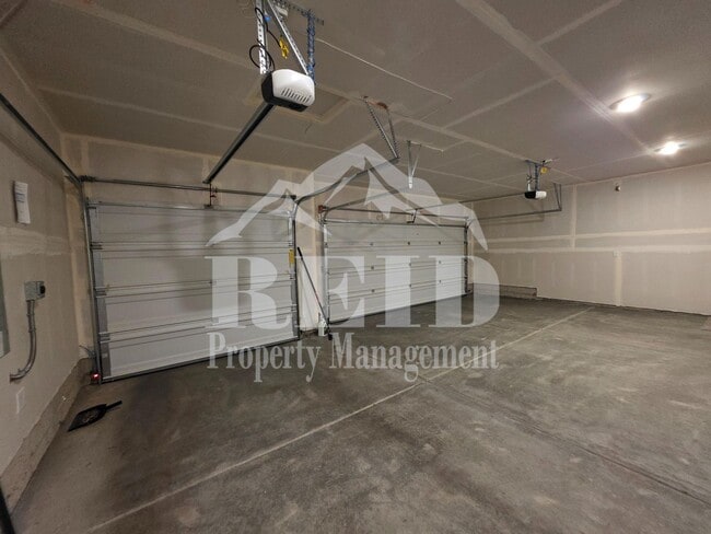 Building Photo - New 5-Bedroom home in the heart of Belfair