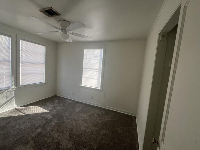 Building Photo - 186 Roosevelt Rd